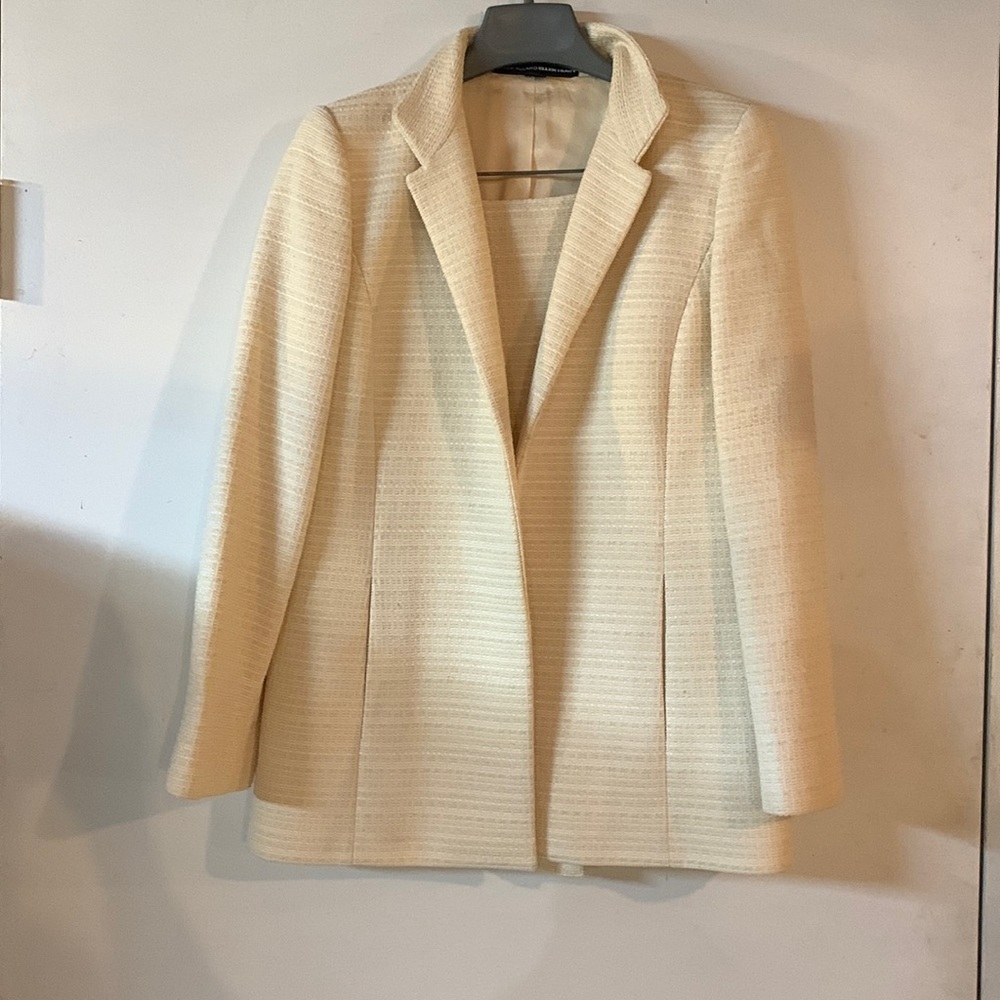 Linda Allard/Ellen Tracy 2-Piece Cream Skirt size 6 and Jacket size 4